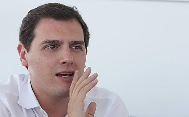 Albert Rivera: «He pasado varios veranos en Arroyo de los Ángeles, en casa de mis abuelos»
