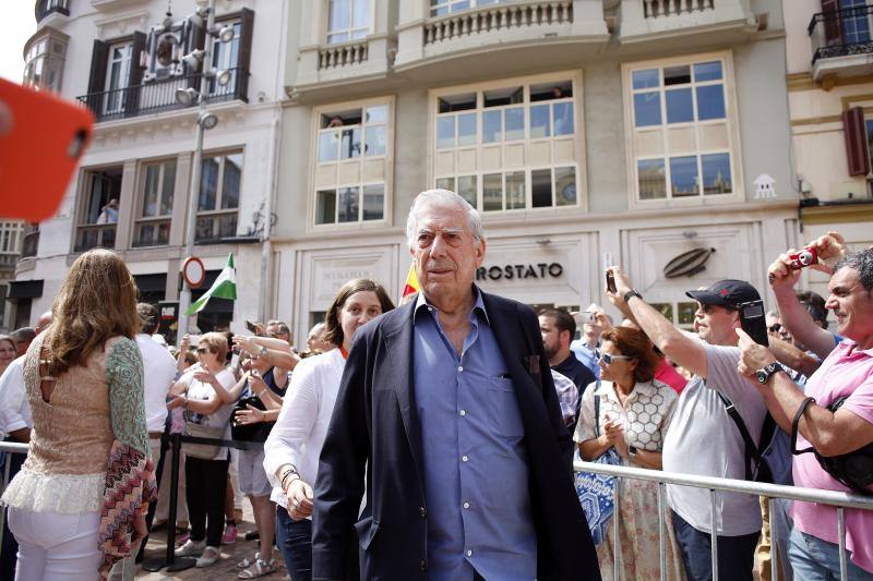 Rivera exhibe «patriotismo» en Málaga para contrarrestar el golpe de efecto de Sánchez