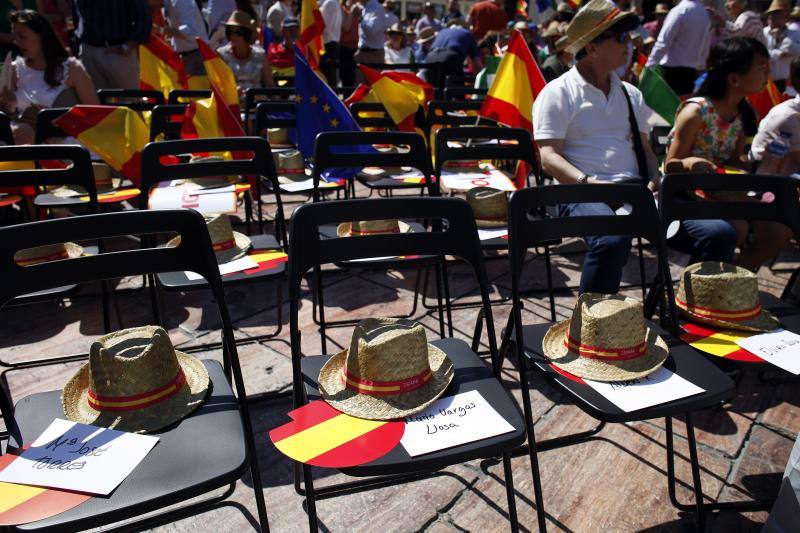 Rivera exhibe «patriotismo» en Málaga para contrarrestar el golpe de efecto de Sánchez