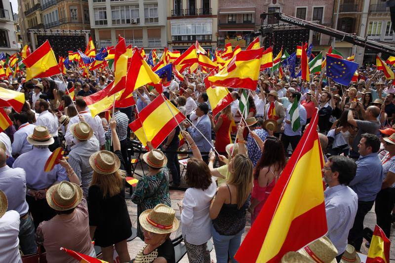 Rivera exhibe «patriotismo» en Málaga para contrarrestar el golpe de efecto de Sánchez