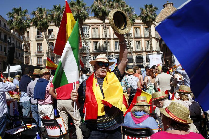 Rivera exhibe «patriotismo» en Málaga para contrarrestar el golpe de efecto de Sánchez