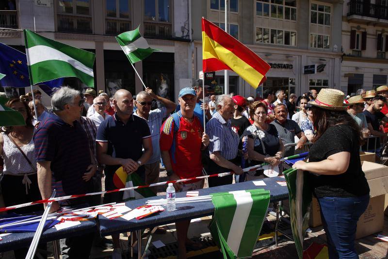 Rivera exhibe «patriotismo» en Málaga para contrarrestar el golpe de efecto de Sánchez