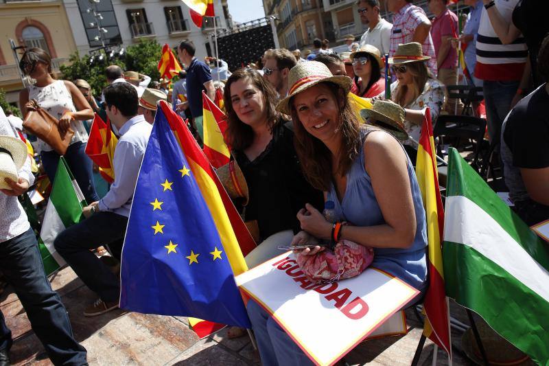 Rivera exhibe «patriotismo» en Málaga para contrarrestar el golpe de efecto de Sánchez