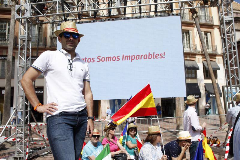 Rivera exhibe «patriotismo» en Málaga para contrarrestar el golpe de efecto de Sánchez