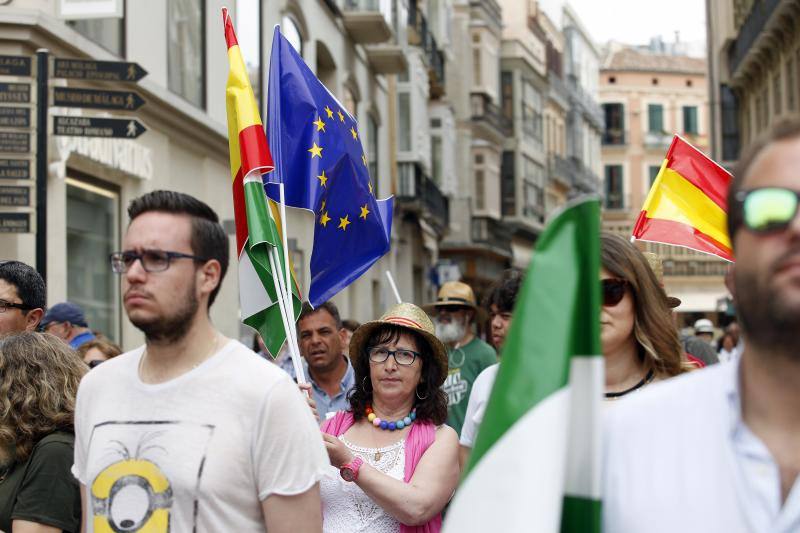 Rivera exhibe «patriotismo» en Málaga para contrarrestar el golpe de efecto de Sánchez