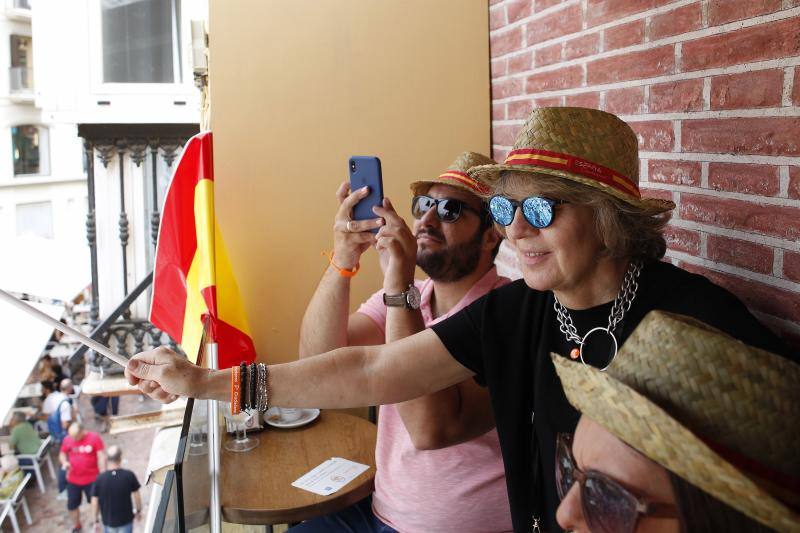 Rivera exhibe «patriotismo» en Málaga para contrarrestar el golpe de efecto de Sánchez