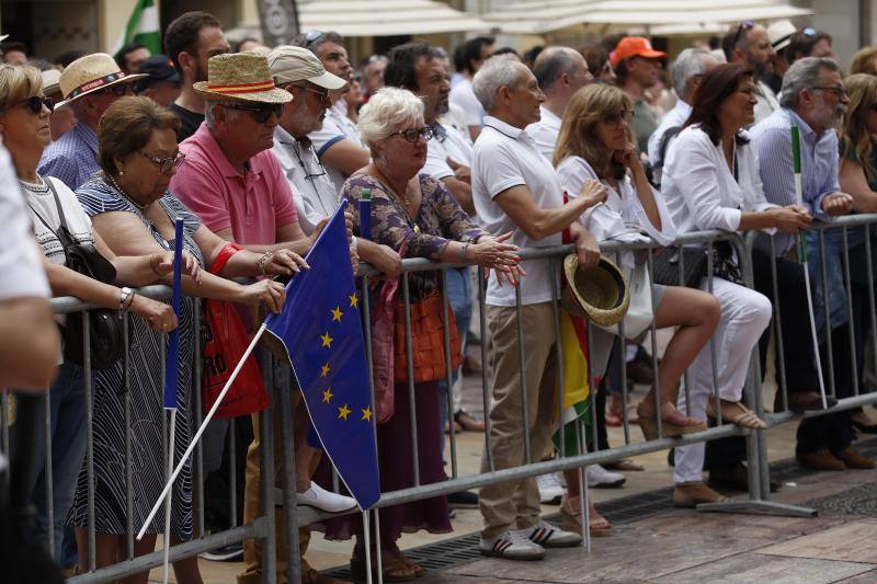 Rivera exhibe «patriotismo» en Málaga para contrarrestar el golpe de efecto de Sánchez