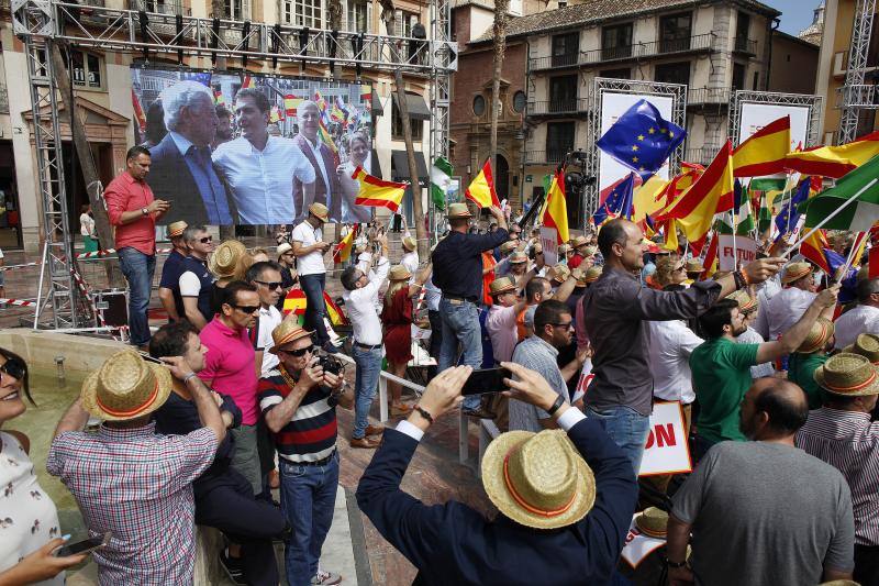 Rivera exhibe «patriotismo» en Málaga para contrarrestar el golpe de efecto de Sánchez