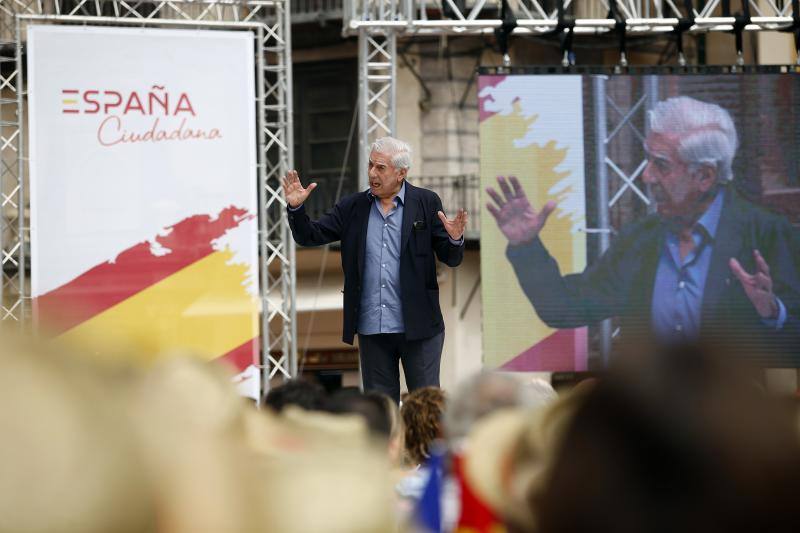 Rivera exhibe «patriotismo» en Málaga para contrarrestar el golpe de efecto de Sánchez