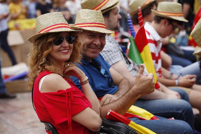 Rivera exhibe «patriotismo» en Málaga para contrarrestar el golpe de efecto de Sánchez