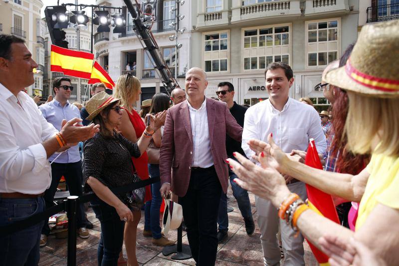 Rivera exhibe «patriotismo» en Málaga para contrarrestar el golpe de efecto de Sánchez