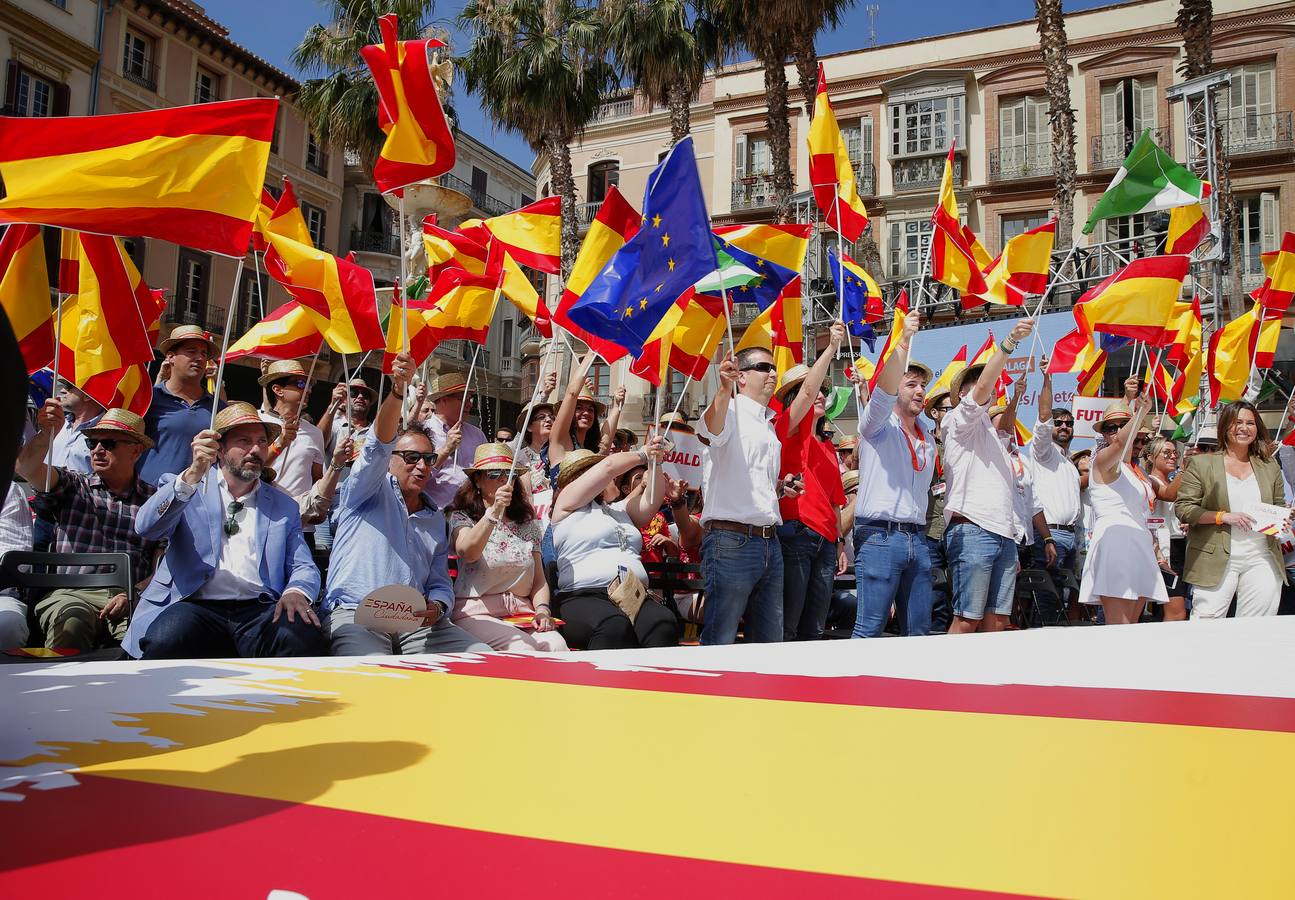Rivera exhibe «patriotismo» en Málaga para contrarrestar el golpe de efecto de Sánchez