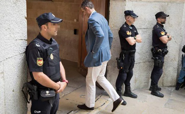 Iñaki Urdangarin entra en la Audiencia Provincial del Palma el pasado miércoles, donde le fue notificada su orden de ingreso en prisión.