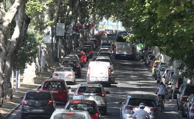 Los atascos también fueron constantes a primera hora de la mañana en el paseo de los Curas. 