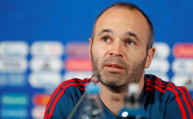 Iniesta en rueda de prensa