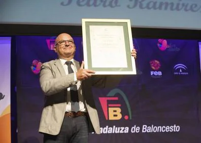 Imagen secundaria 1 - Gala del Baloncesto Provincial Málaga 2018: Los premios de la familia de la canasta