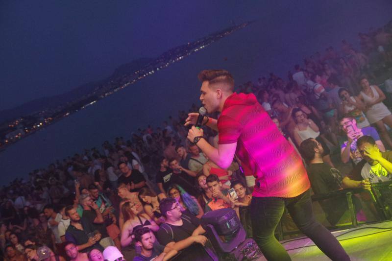 Imágenes de los malagueños en la playa de La Malagueta, donde hubo música en directo