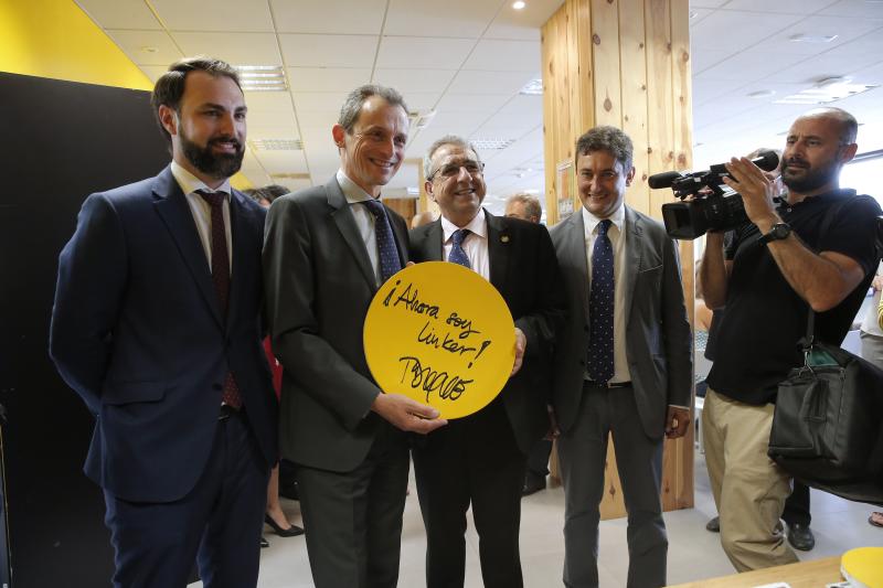 El nuevo ministro de Ciencia, Innovación y Universidades, Pedro Duque, visita la Universidad de Málaga y considera una prioridad la transferencia tecnológica, más ayudas y menos limitaciones a la investigación.