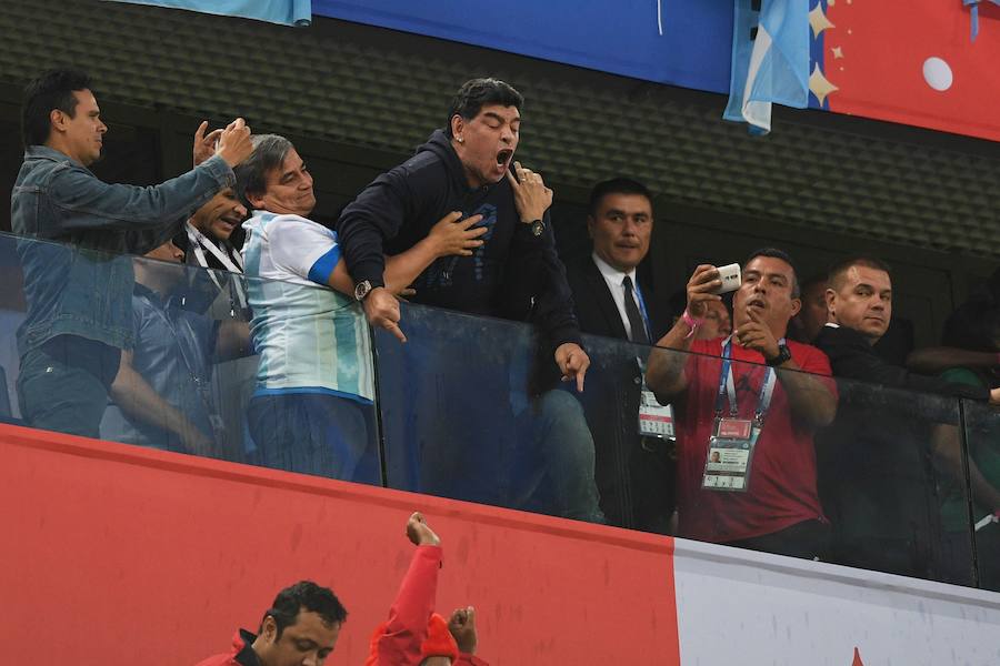 Fotos: El &#039;show&#039; de Maradona en el Nigeria-Argentina