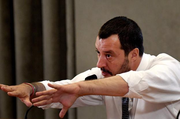 Salvini gesticula con vehemencia durante una rueda de prensa ofrecida esta semana. :: TIZIANA FABI / afp
