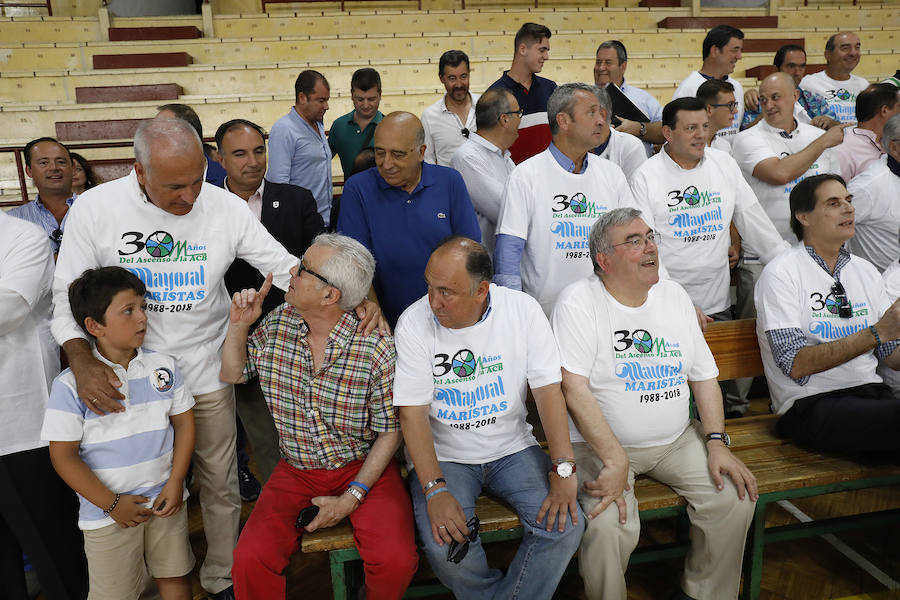 Aficionados,técnicos, directivos y jugadores se reunieron en el colegio de calle La Victoria para celebrar la efeméride