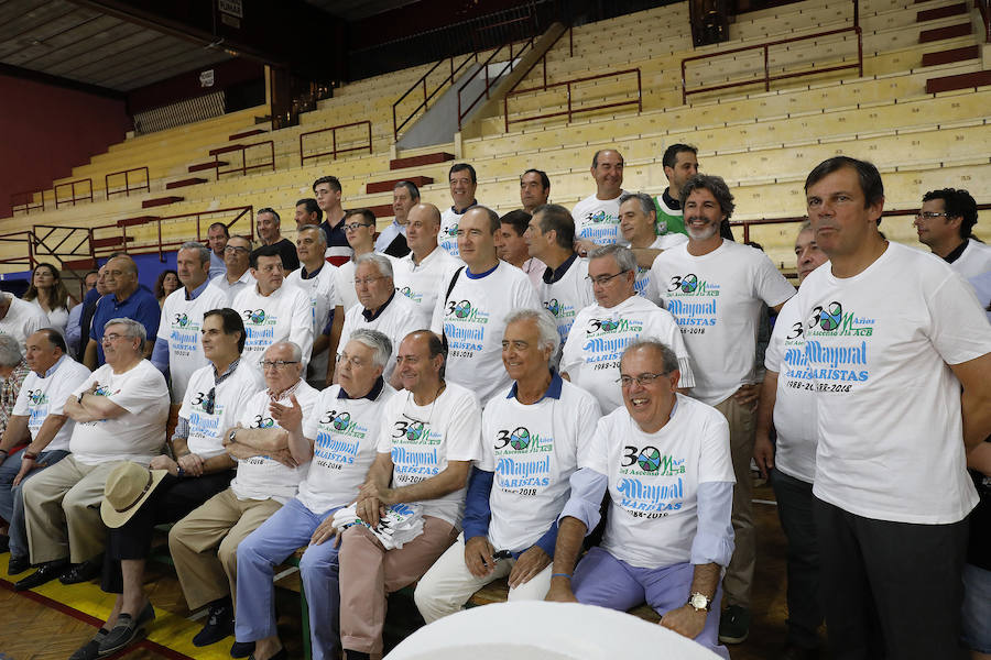 Aficionados,técnicos, directivos y jugadores se reunieron en el colegio de calle La Victoria para celebrar la efeméride