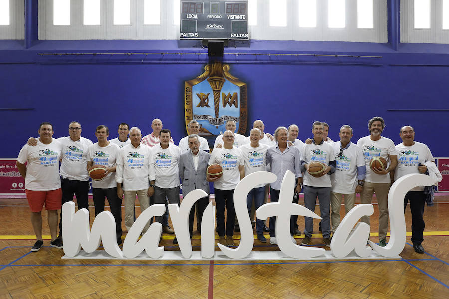 Aficionados,técnicos, directivos y jugadores se reunieron en el colegio de calle La Victoria para celebrar la efeméride