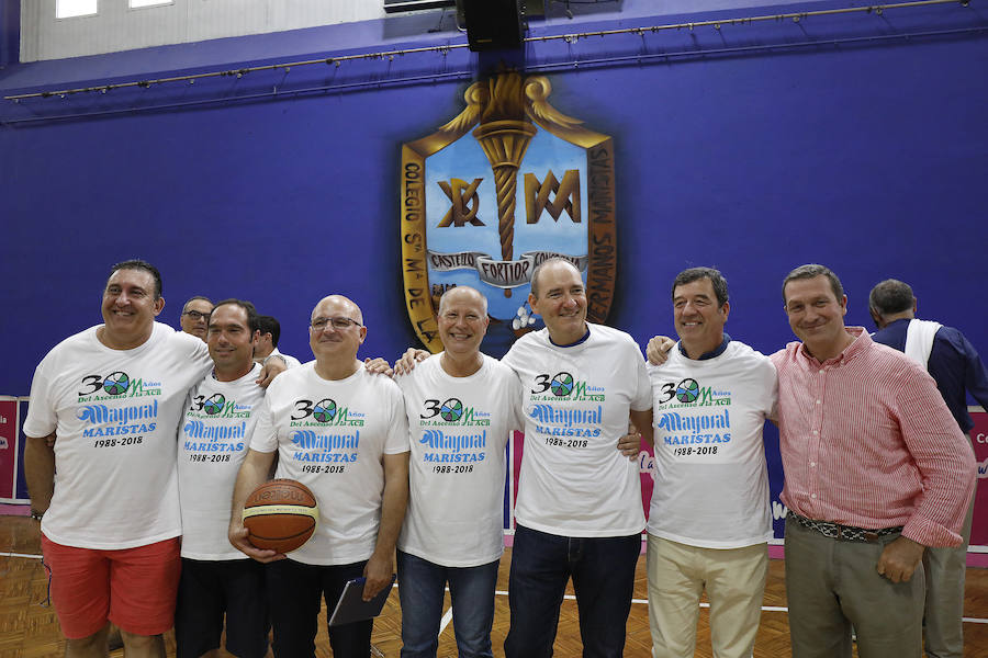 Aficionados,técnicos, directivos y jugadores se reunieron en el colegio de calle La Victoria para celebrar la efeméride