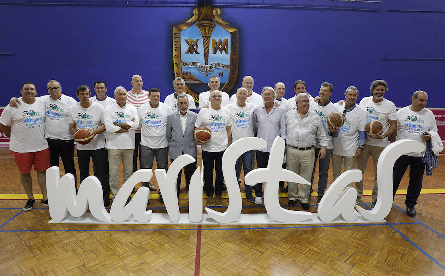 Aficionados,técnicos, directivos y jugadores se reunieron en el colegio de calle La Victoria para celebrar la efeméride