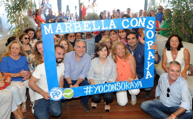 Medio centenar de personas han participado en una charla distendida