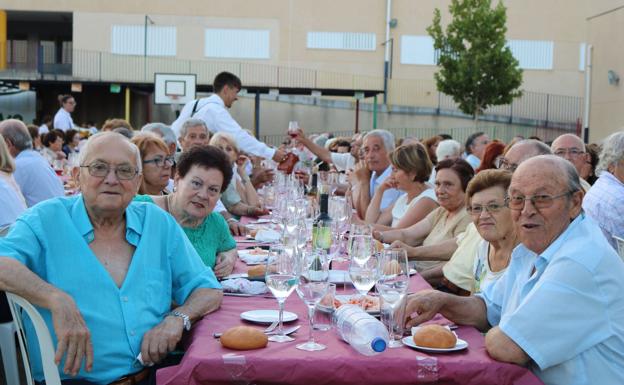 Imagen principal - La feria de Las Lagunas reúne a 20.000 personas en cuatro días de fiestas y conciertos