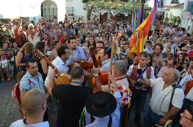 El núcleo de Benagalbón celebra a mediados de septiembre el Concurso de Pandas de Verdiales, una de sus tradiciones más arraigadas. 