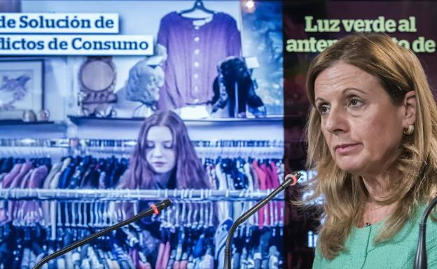 Marina Álvarez, en la presentación ayer de la ley para solucionar conflictos de consumo.