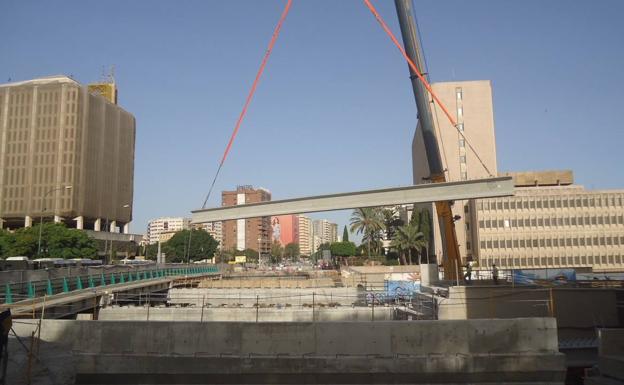 El metro empieza a reconstruir el Puente de Tetuán tras las obras del túnel en el Guadalmedina