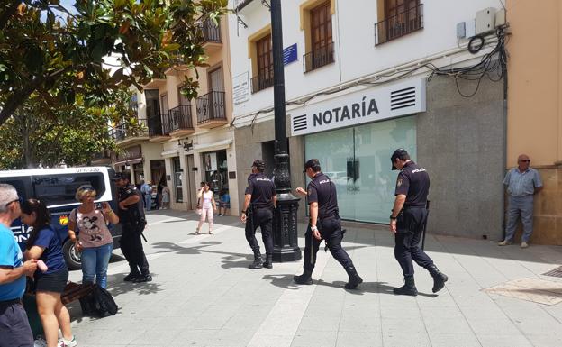 Finaliza el registro del Ayuntamiento de Vélez y trasladan al Jefe de la Policía Municipal para tomarle declaración como investigado