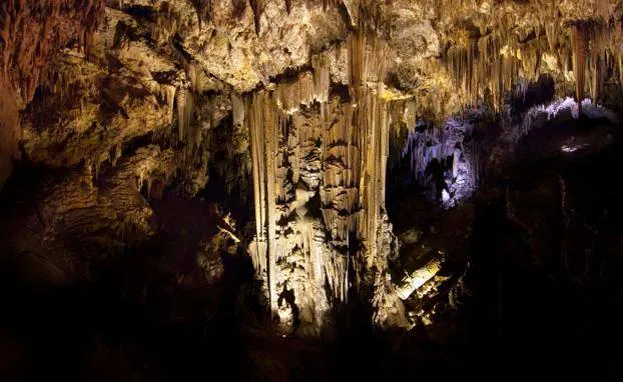 Interior de la Cueva de Nerja.