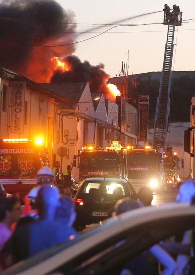 Los bomberos consiguieron controlar el fuego pasada la medianoche 