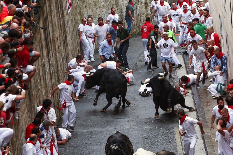 La carrera ha durado dos minutos y 54 segundos y ha sido tranquila, aunque ha habido momentos de peligro en Santo Domingo con los dos toros rezagados