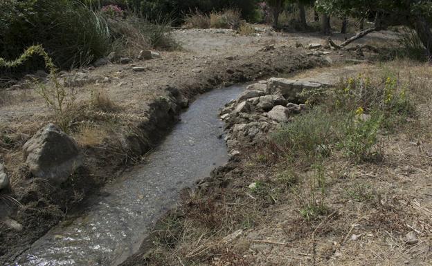 Canal realizado en la margen derecha del arroyo