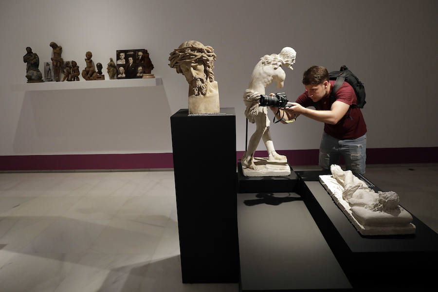 Medio centenar de obras y piezas realizadas en el taller del imaginero Francisco Buiza se exponen juntas por primera vez en esta muestra del ArsMálaga Palacio Episcopal única en toda Andalucía.