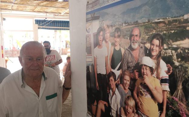 Imagen principal - El eterno Verano Azul de Nerja