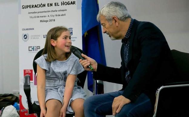 Sofía Fuentes junto a Carlos Sobera en la presentación del libro en Málaga.