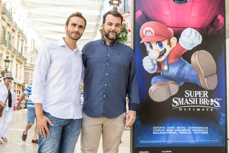 Como antesala de la sexta edición de Gamepolis, calle Larios acoge una exposición con fotografías de los mejores momentos de las citas anteriores y retratos de los grandes personajes de Nintendo. 