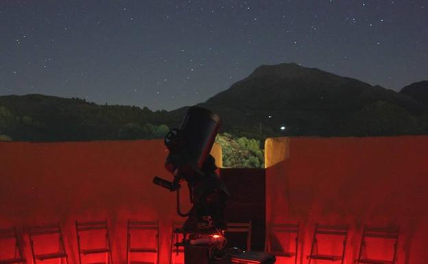 Observación astronómica en Yunquera. Foto Astrolab.