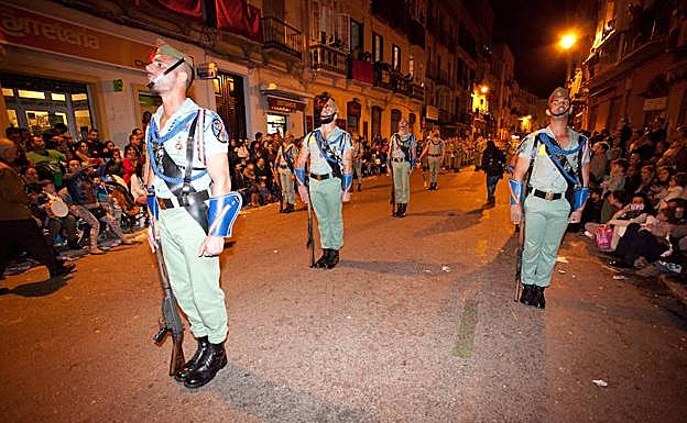 La imagen de legionarios por la calle Carretería no se repetirá el próximo Jueves Santo. 
