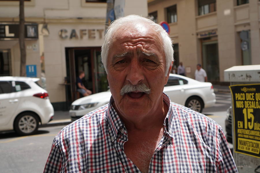 ANTONIO JOSÉ FERNÁNDEZ, 64 años: “Fuimos a iDental por la subvención. Nos cogieron a mi mujer, a mi hijo y a mí muy rápido. Me pusieron las dos dentaduras provisionales en dos días, pero al quitármelas para ponerme las finales me empezaron a dar largas y un día me encontré con las puertas cerradas. Ahora me he quedado con ocho tornillos de mala calidad por dientes”