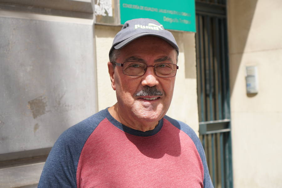EMILIO RODOL, 67 años: “Me pusieron la prótesis de arriba y de abajo, pero empecé a tener problemas desde que me quitaron los puntos. La de arriba se me partió cuatro veces y se me cayeron los dientes, y la de abajo se me movía. Ha sido un calvario, cada vez que iba me la dejaban peor. Arreglar lo que tengo ahora me cuesta 2.500 euros”