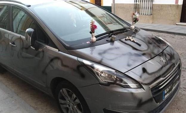 Así quedó el coche de la denunciante 