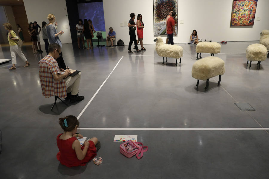 La Casa Natal, el Centre Pompidou Málaga y la Colección del Museo Ruso ofrecieron, con la entrada gratuita, diversas actividades entre las ocho de la tarde y la medianoche y diez grados menos que en la calle dentro de la iniciativa 'Noche en el Museo'.