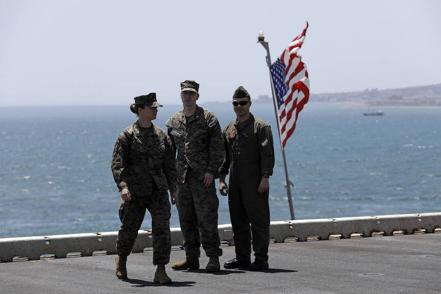 El portaaeronaves norteamericano USS Iwo Jima se encuentra atracado en el puerto de Málaga este fin de semana para dar descanso a los más de 2.500 militares que lleva a bordo, unos 1400 marines y otros 1.100 personal de marinería, tras permanecer seis meses de misión en Oriente Medio